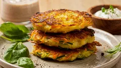 Bez múky a vyprážania: ako pripraviť ľahké zeleninové placky 
